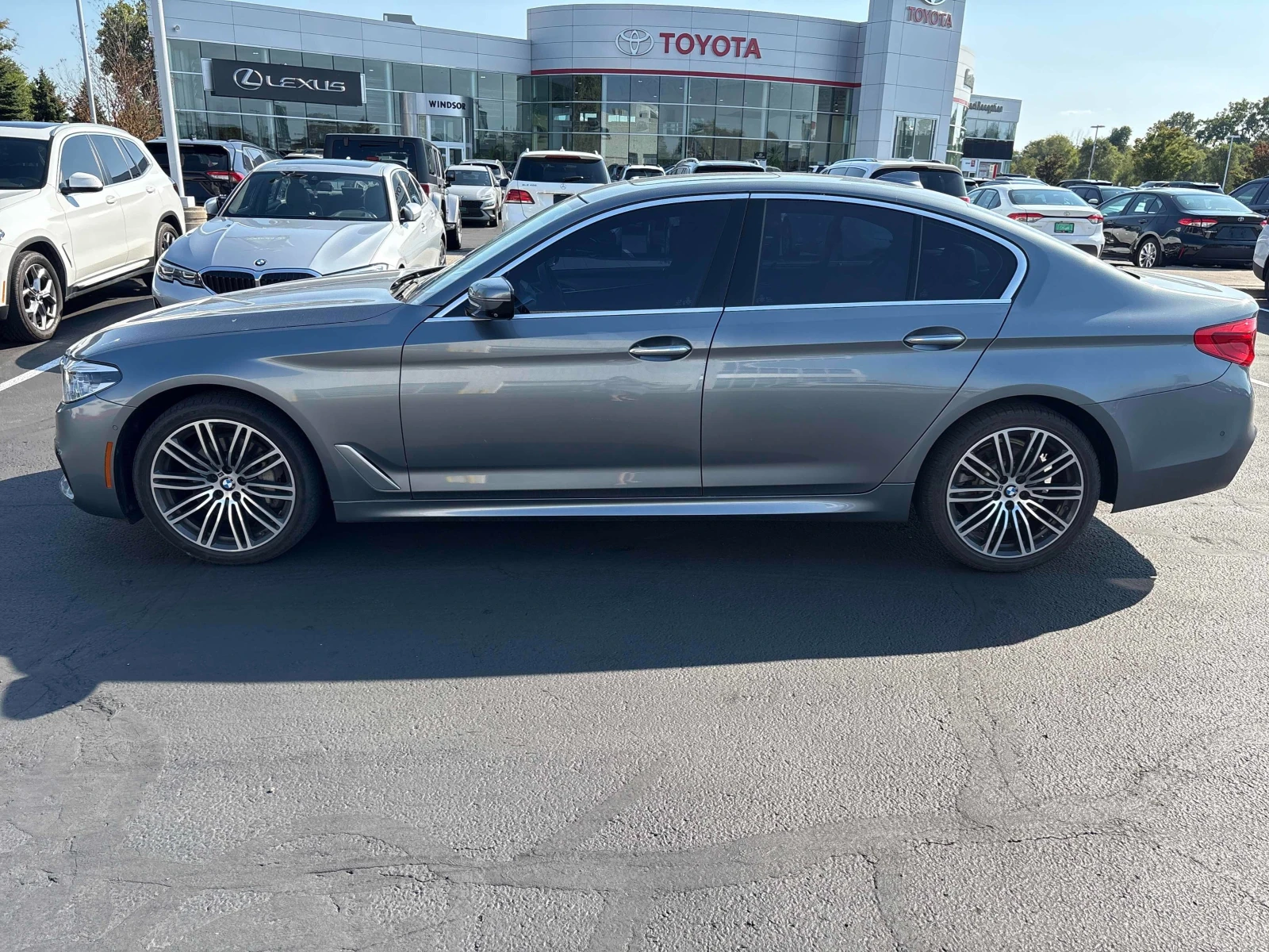 BMW 530 I xDrive* CARFAX* АВТОФИНАНСИРАНЕ*  - изображение 4