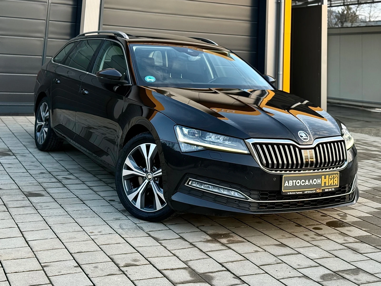 Skoda Superb 2.0TDI4x4 * LED* Digital* Keyless* Memory* FullMax - изображение 3