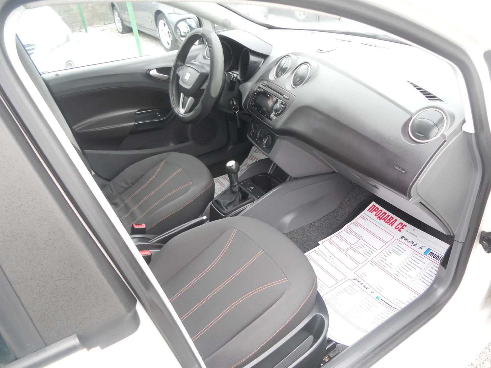 Seat Ibiza 1.2i ЛИЗИНГ!!! РЕАЛНИ КИЛОМЕТРИ+ СЕРВИЗНИ ДОКУМЕНТ - изображение 10