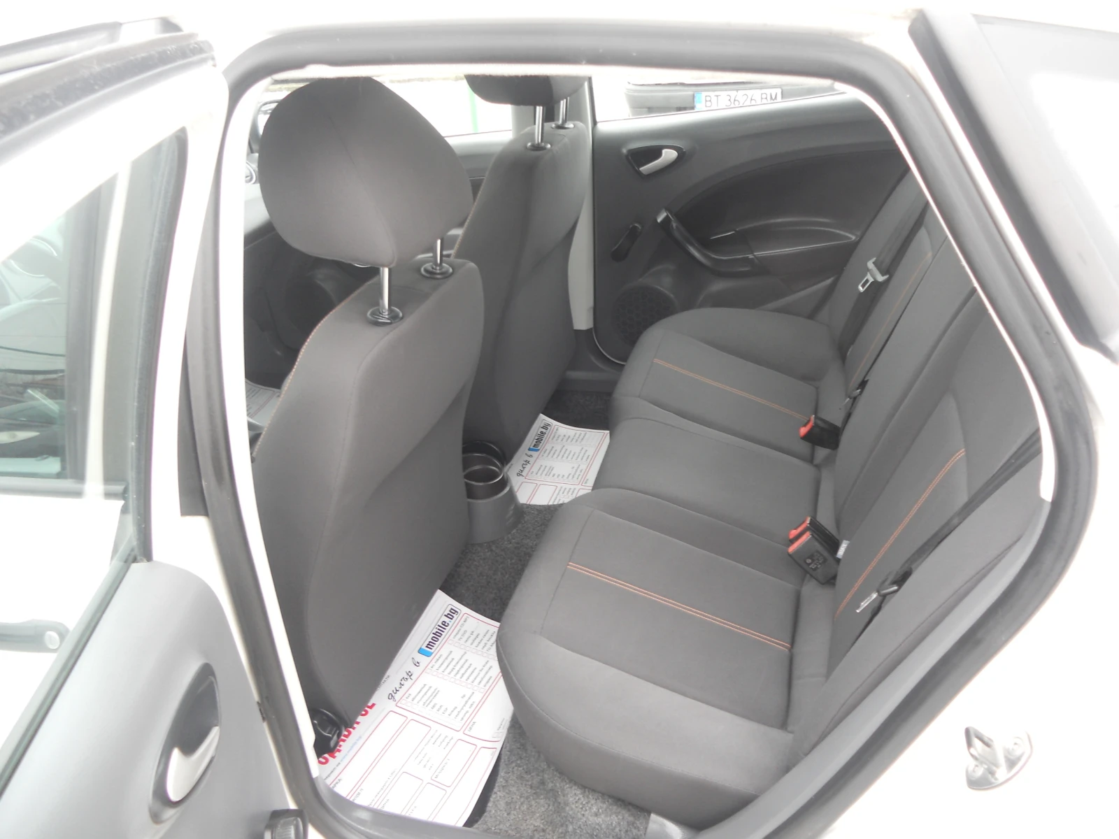 Seat Ibiza 1.2i ЛИЗИНГ!!! РЕАЛНИ КИЛОМЕТРИ+ СЕРВИЗНИ ДОКУМЕНТ - изображение 6