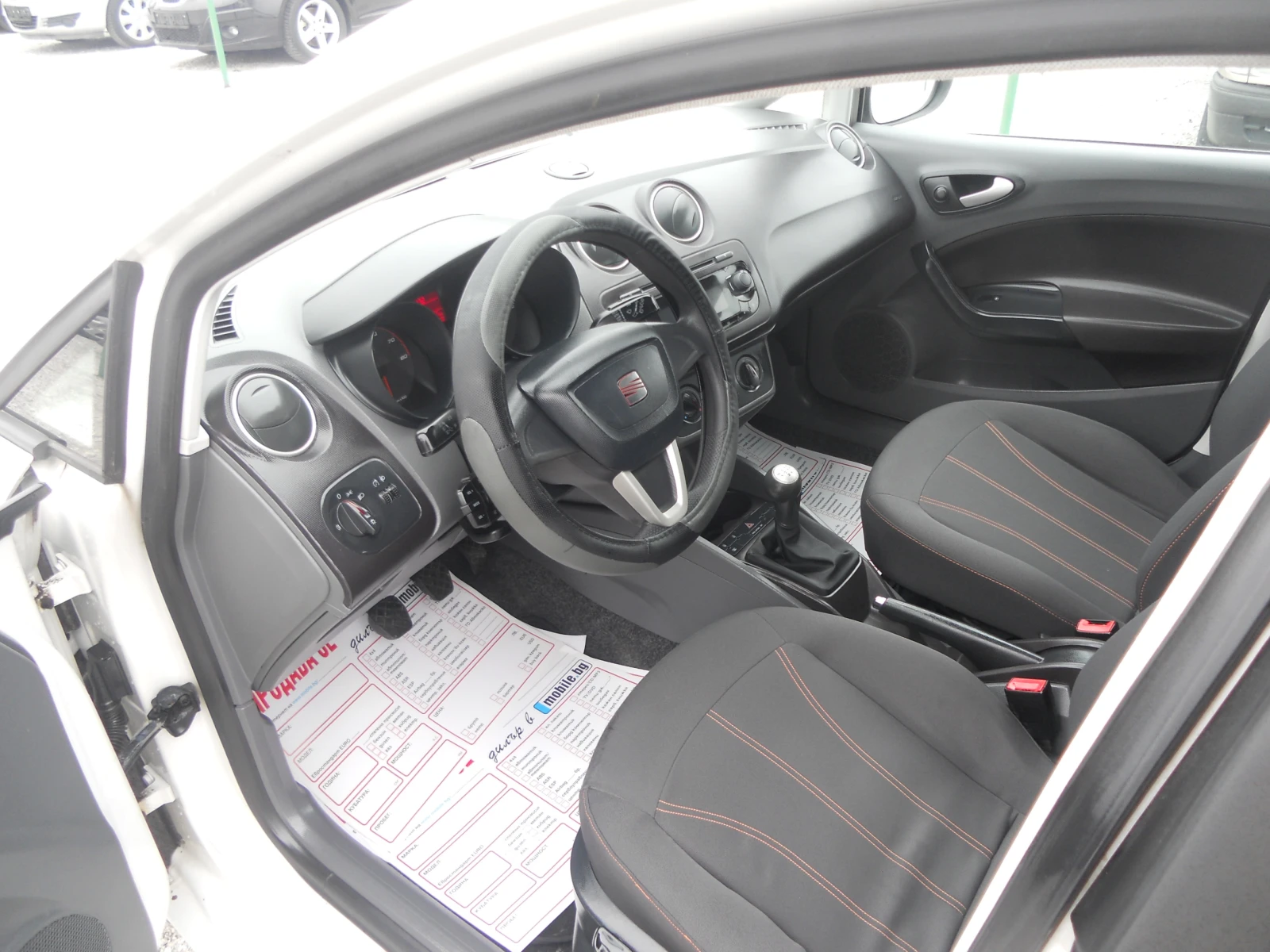 Seat Ibiza 1.2i ЛИЗИНГ!!! РЕАЛНИ КИЛОМЕТРИ+ СЕРВИЗНИ ДОКУМЕНТ - изображение 8