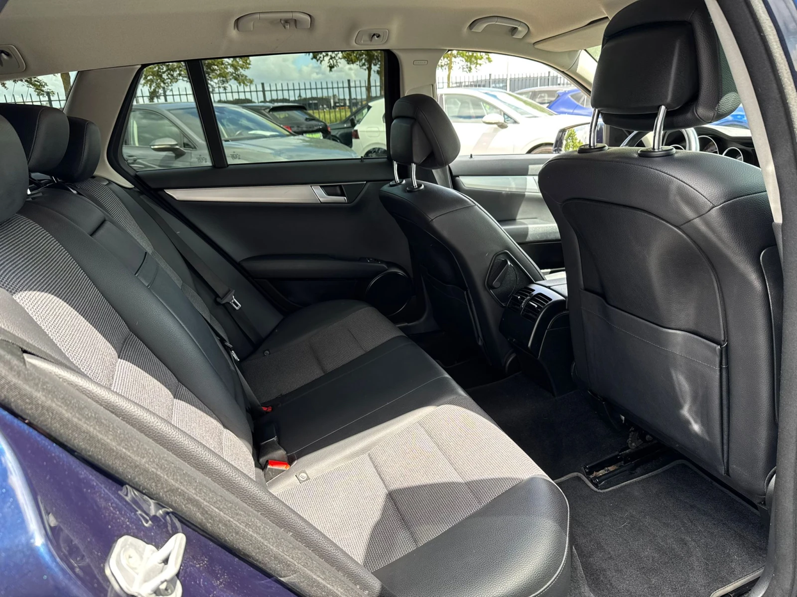 Mercedes-Benz C 180 88 kw, снимка 14 - Автомобили и джипове - 55130030