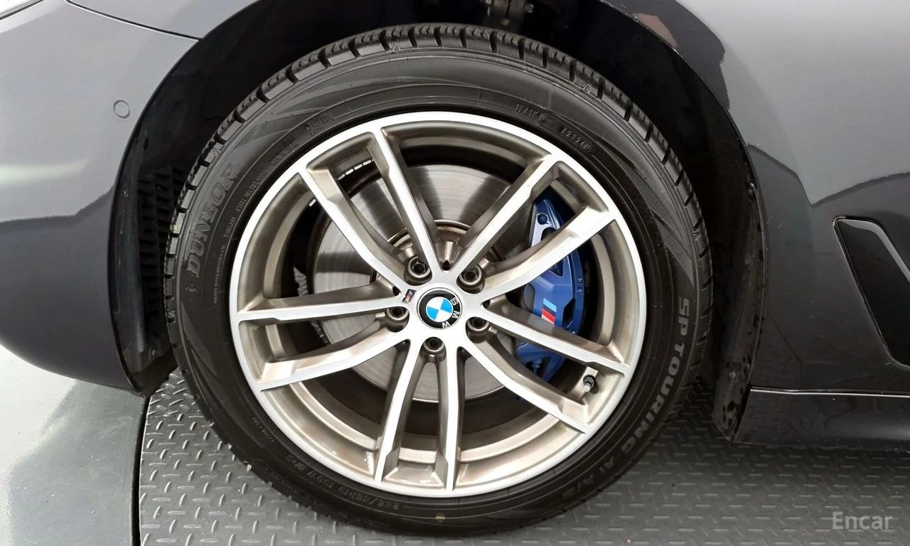 BMW 530 HEAD-UP * ОБДУХВАНЕ * 360 КАМЕРА * АВТОКРЕДИТ, снимка 6 - Автомобили и джипове - 55155060