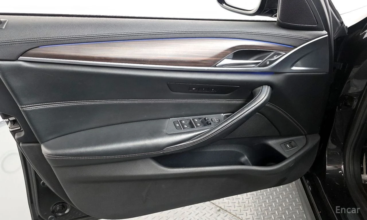 BMW 530 HEAD-UP * ОБДУХВАНЕ * 360 КАМЕРА * АВТОКРЕДИТ, снимка 15 - Автомобили и джипове - 55155060