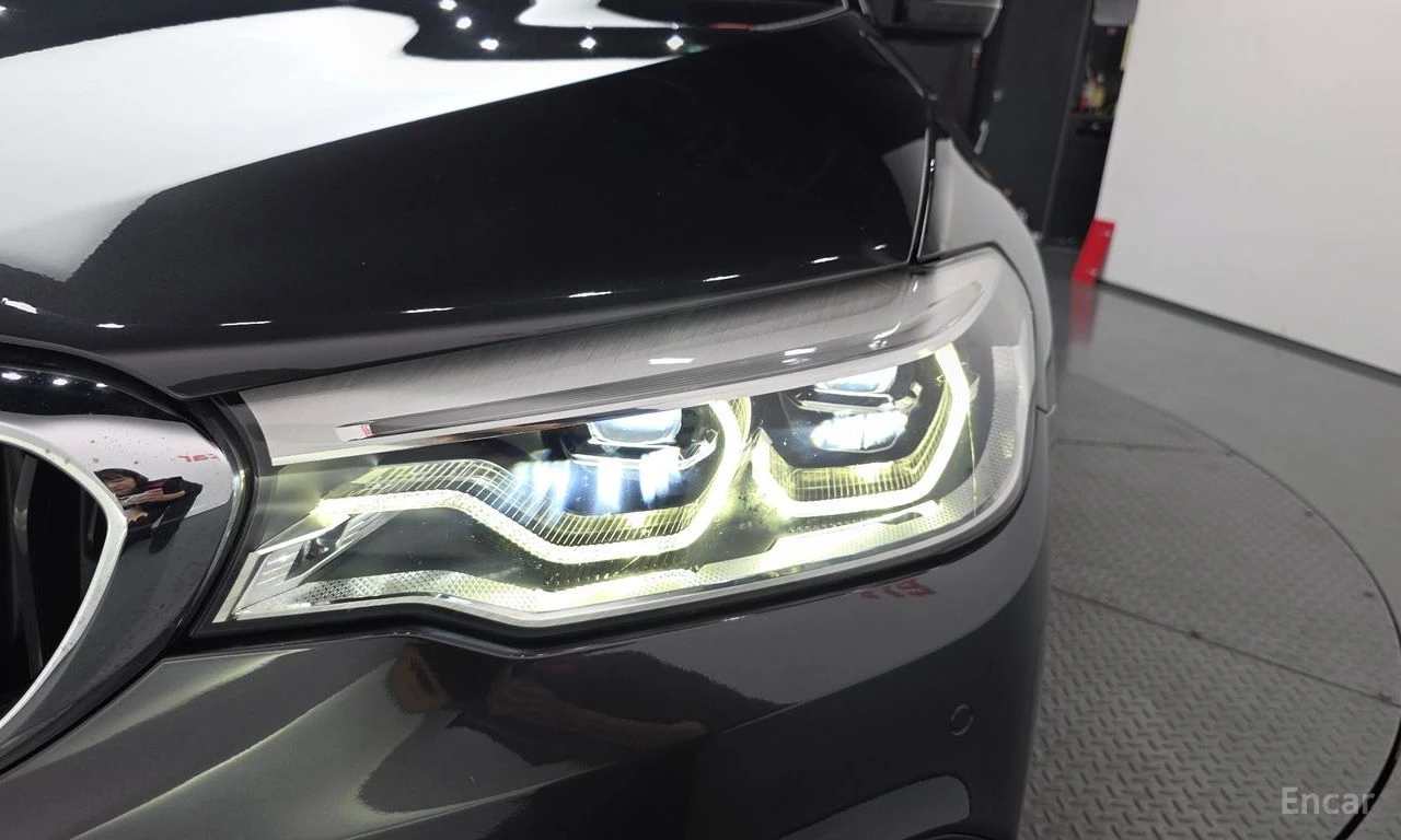 BMW 530 HEAD-UP * ОБДУХВАНЕ * 360 КАМЕРА * АВТОКРЕДИТ, снимка 8 - Автомобили и джипове - 55155060