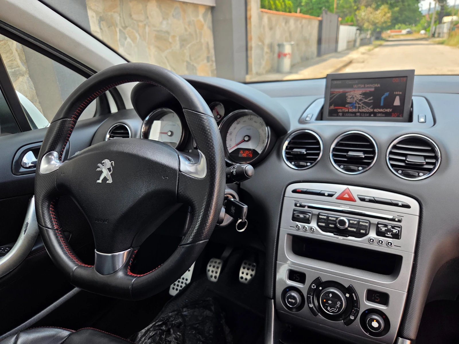 Peugeot 308 Sportium 1.6HDi 112к.с. КОЖА* NAVI* УНИКАТ, снимка 14 - Автомобили и джипове - 55595518
