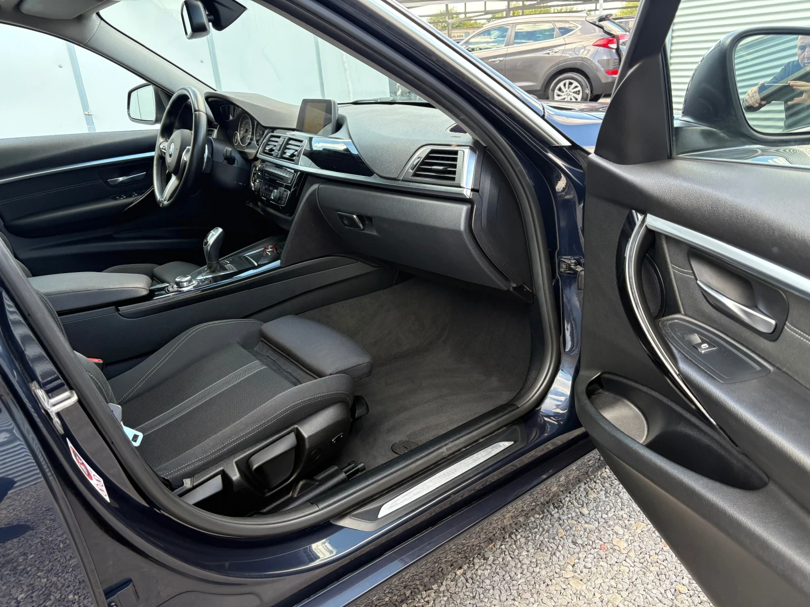 BMW 320 2.0D-X-DRIVE-Msport-ПАНОРАМА, снимка 9 - Автомобили и джипове - 56260205