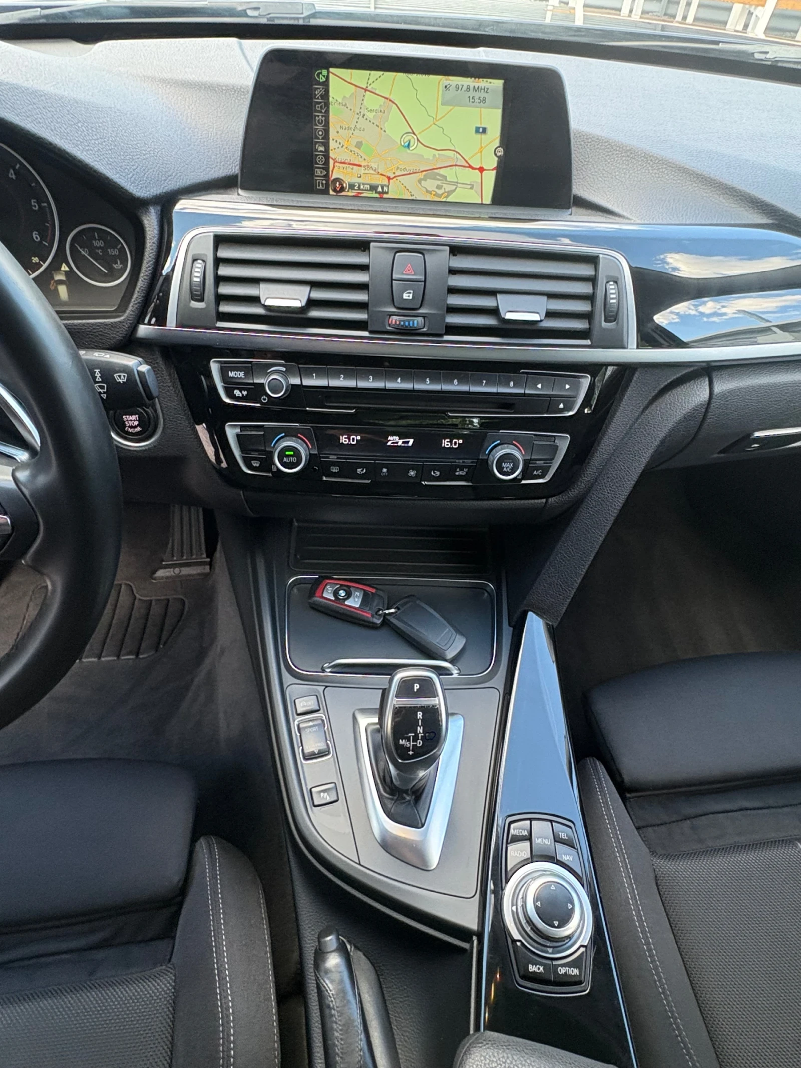 BMW 320 2.0D-X-DRIVE-Msport-ПАНОРАМА, снимка 14 - Автомобили и джипове - 56260205