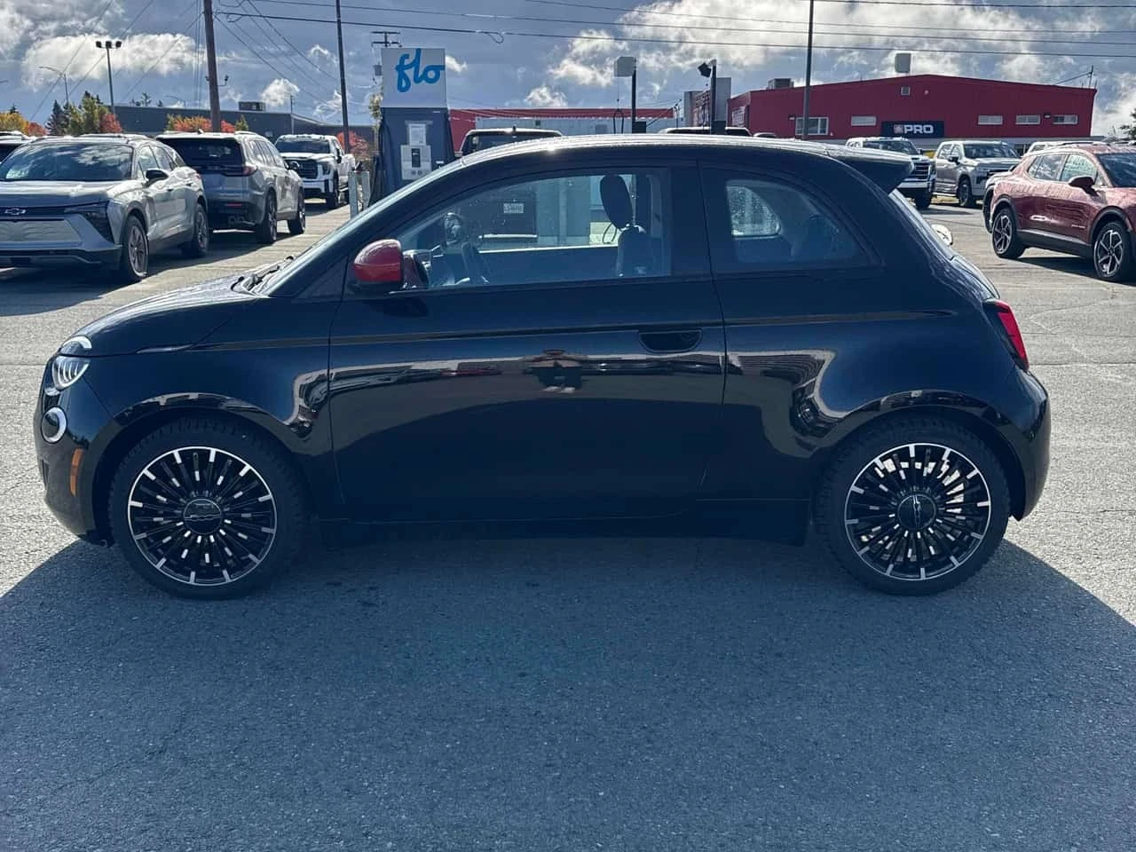 Fiat 500e * (RED) Edition * CARFAX * ОПЦИЯ ЗА ФИНАНСИРАНЕ, снимка 2 - Автомобили и джипове - 56330249