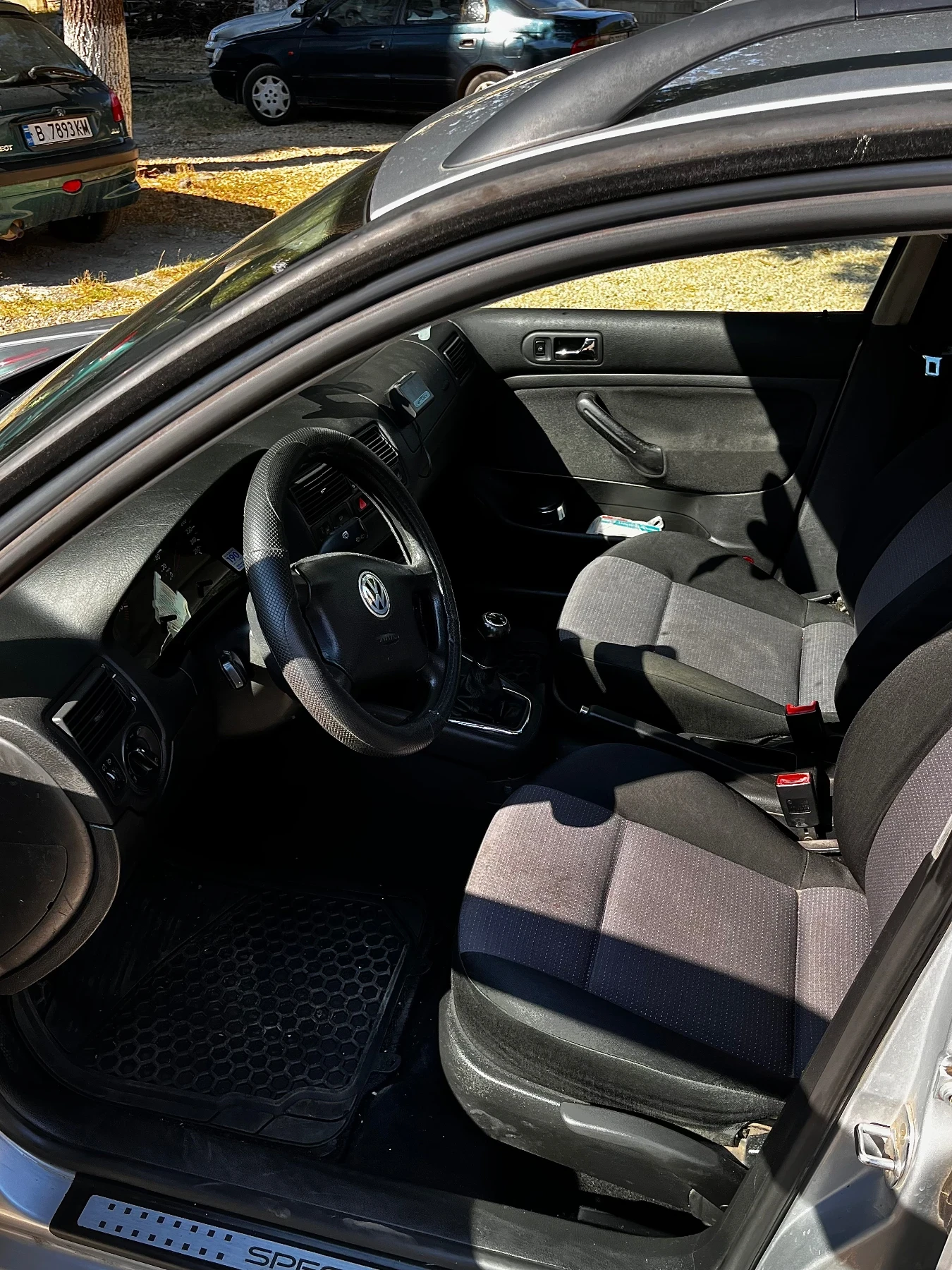 VW Golf 1.6i, снимка 7 - Автомобили и джипове - 56616638