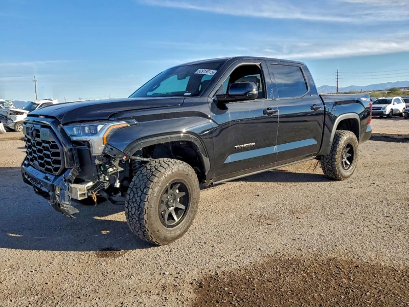 Toyota Tundra  4WD SR5 CREWMAX 5.5' Bed