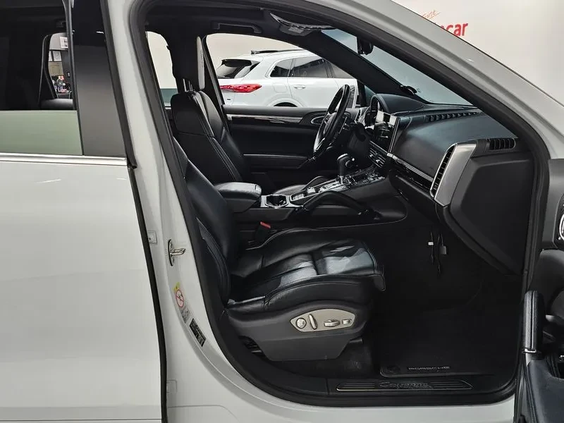 Porsche Cayenne 3.0 Diesel, снимка 11 - Автомобили и джипове - 56224161