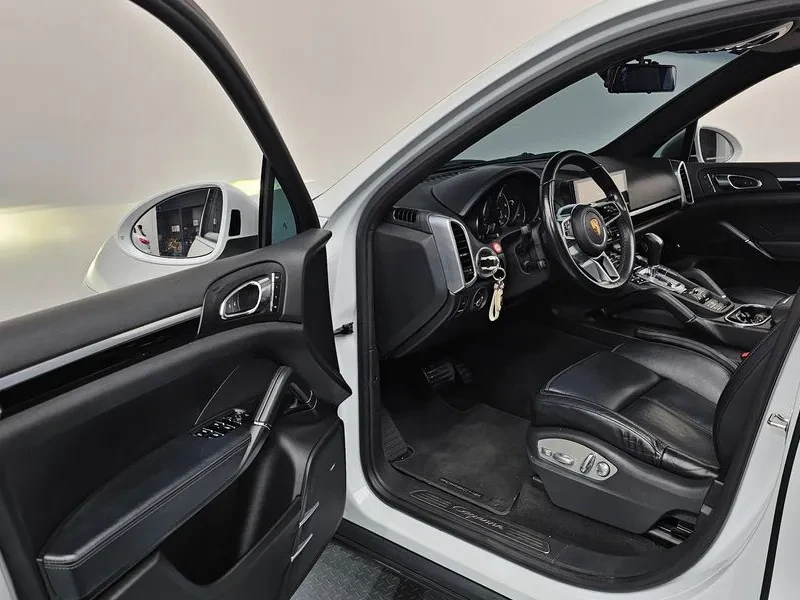 Porsche Cayenne 3.0 Diesel, снимка 10 - Автомобили и джипове - 56224161