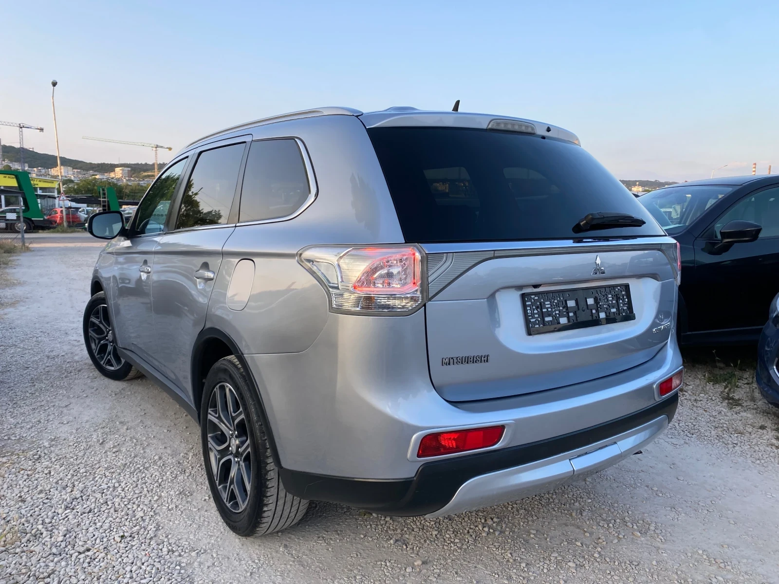 Mitsubishi Outlander 2.2 АВТОМАТИК 4х4 НАВИГАЦИЯ 7 МЕСТА - изображение 4
