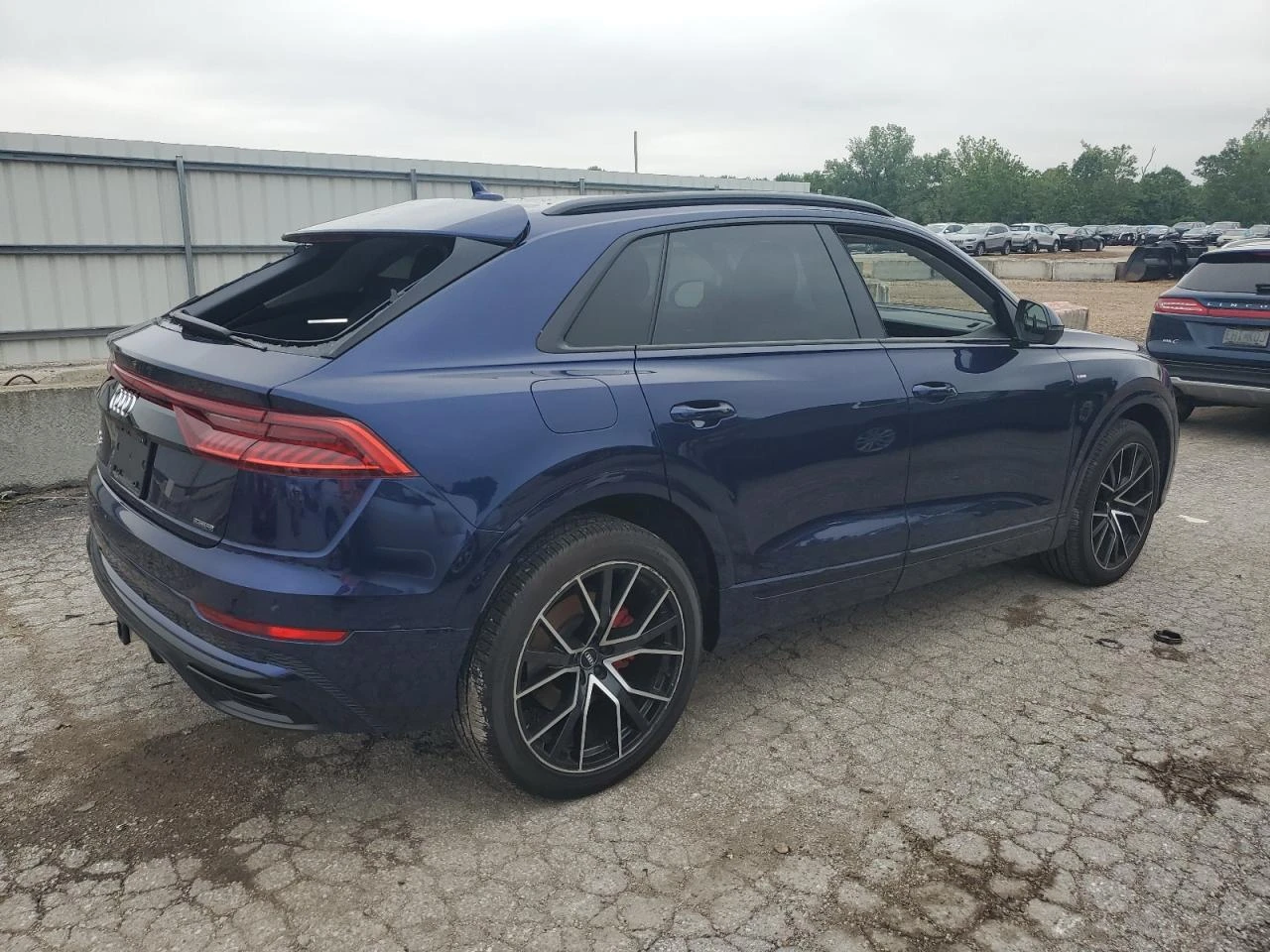 Audi Q8 PREMIUM PLUS S-LINE - изображение 3
