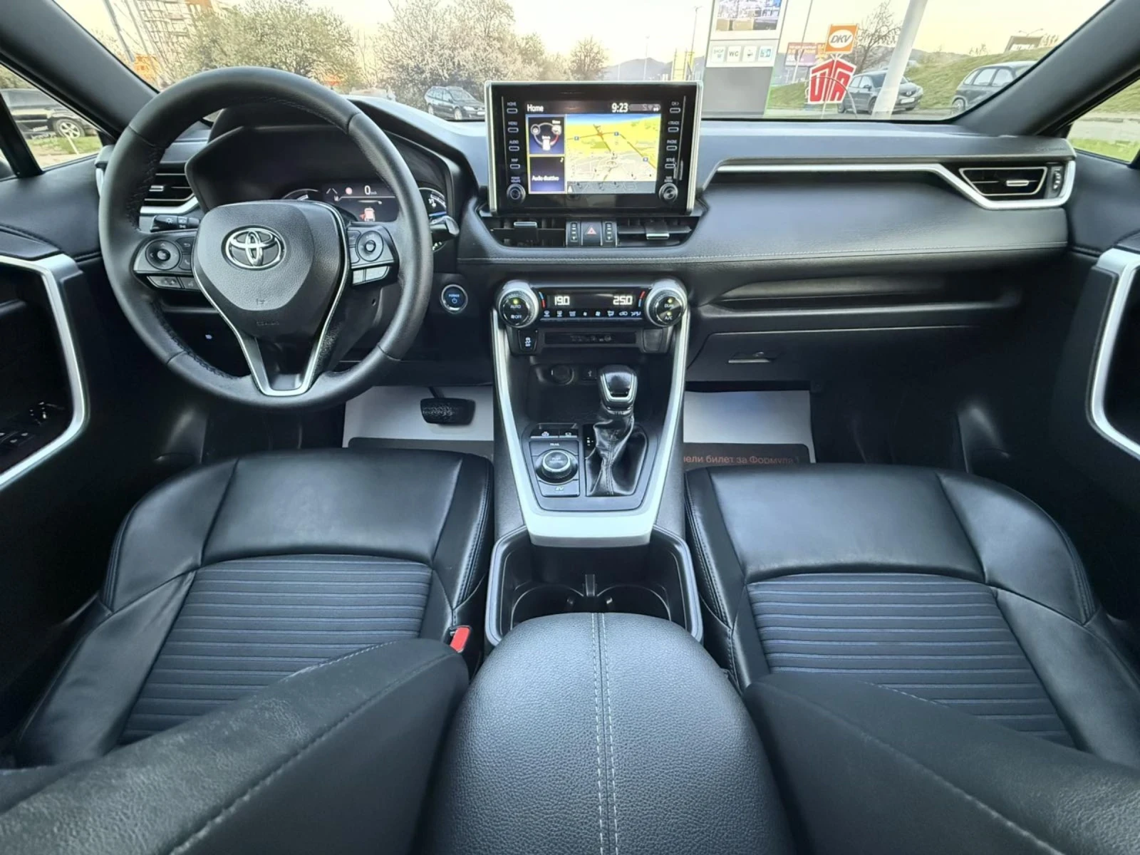 Toyota Rav4 HYBRID 4x4  като НОВА BITONE, снимка 10 - Автомобили и джипове - 54141163