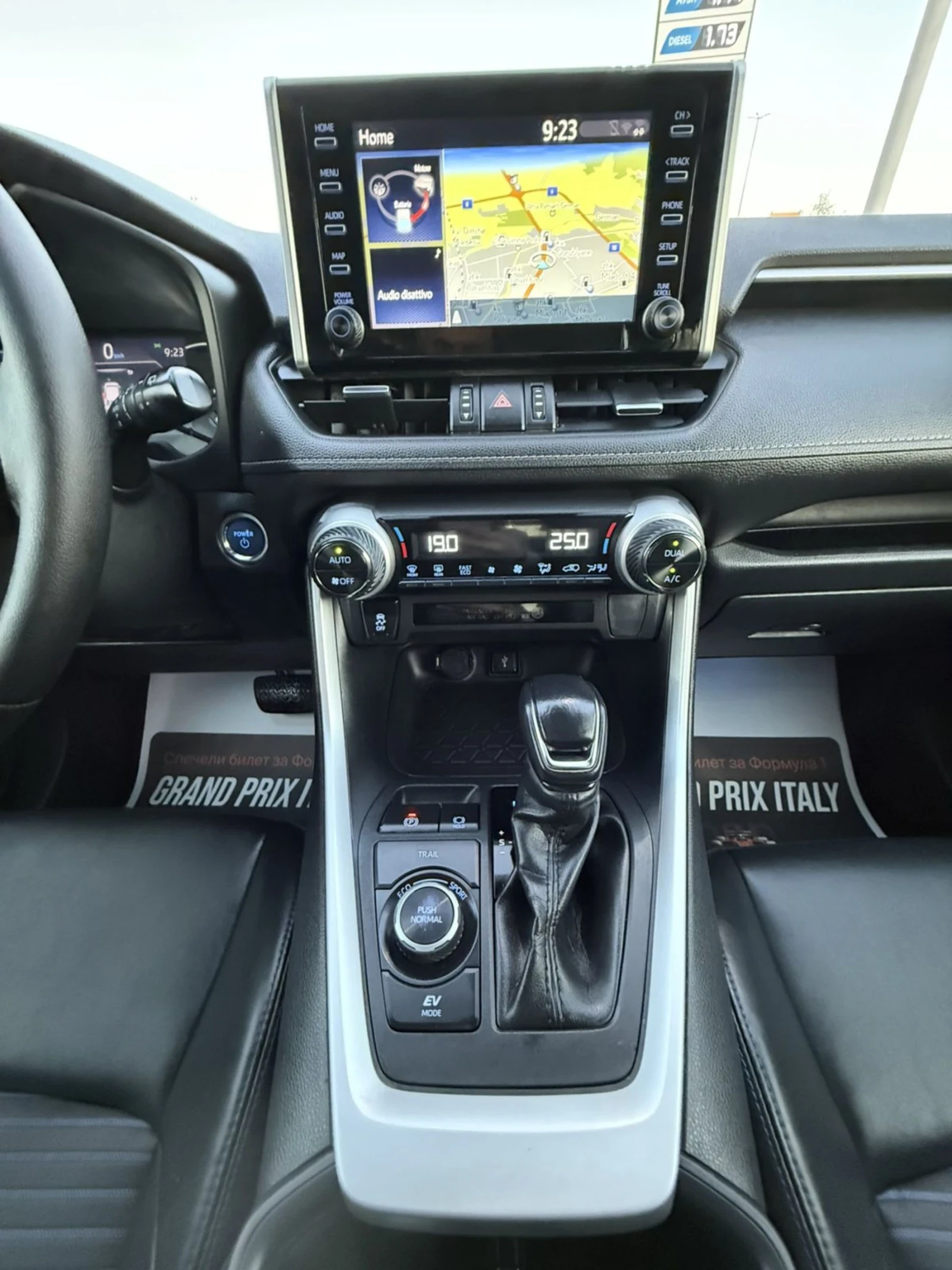 Toyota Rav4 HYBRID 4x4  като НОВА BITONE, снимка 11 - Автомобили и джипове - 54141163