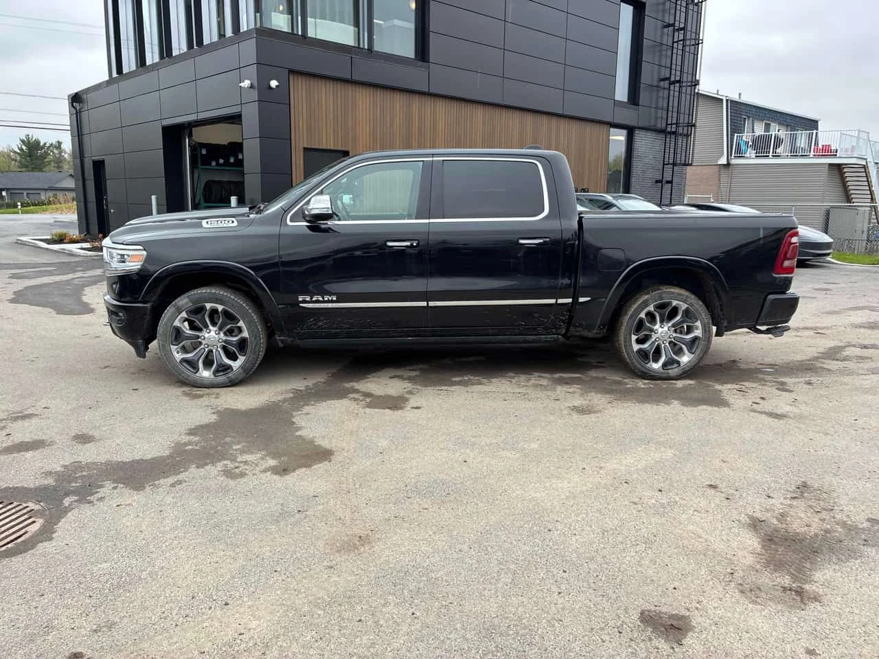Dodge RAM 1500 Limited/360/Harman Kardon /ОБДУХВАНЕ/ВЪЗДУХ , снимка 2 - Автомобили и джипове - 54562549