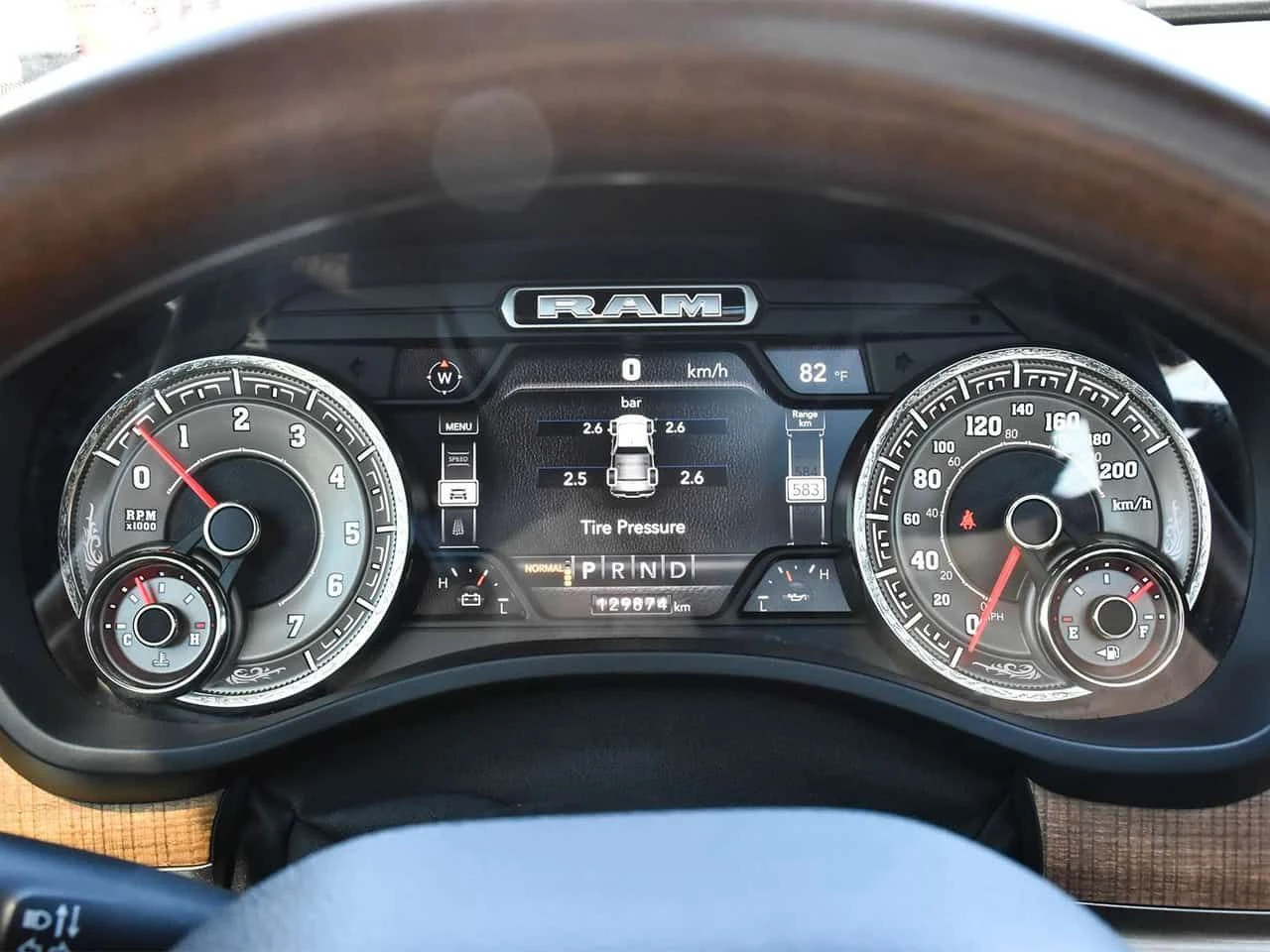 Dodge RAM 1500 Longhorn /360/DIS/ВЪЗДУХ/ОБДУХВАНЕ/ФИКСИРАНА ЦЕНА , снимка 17 - Автомобили и джипове - 54619635