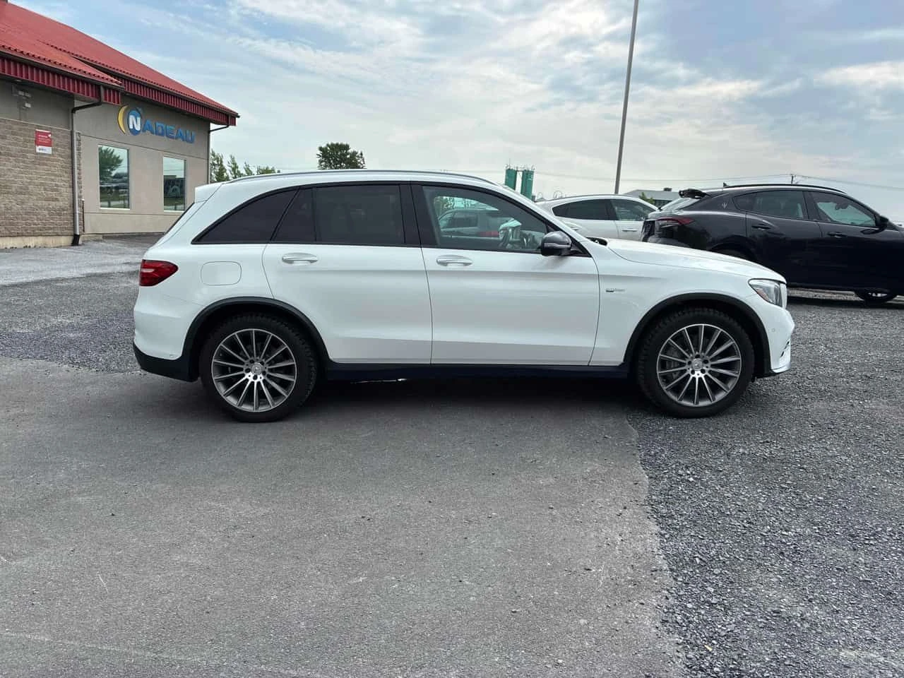 Mercedes-Benz GLC 43 AMG BURMESTER * PANO * KEYLESS * 360 * CARFAX, снимка 3 - Автомобили и джипове - 54858444