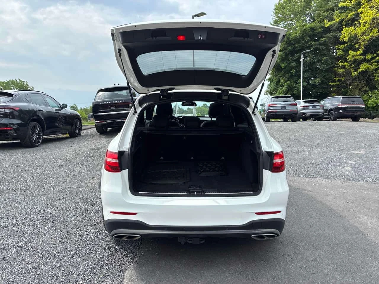 Mercedes-Benz GLC 43 AMG BURMESTER * PANO * KEYLESS * 360 * CARFAX, снимка 13 - Автомобили и джипове - 54858444