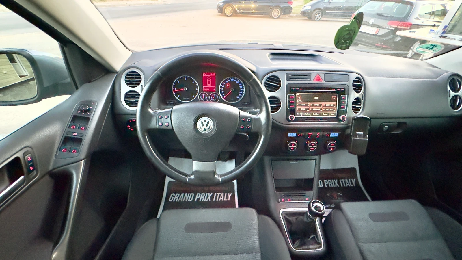 VW Tiguan 4Х4 170 КОНЯ, снимка 10 - Автомобили и джипове - 55508685