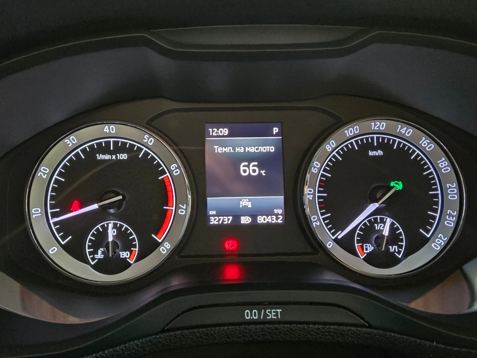 Skoda Karoq 1.5 TSI DSG, снимка 12 - Автомобили и джипове - 56570896