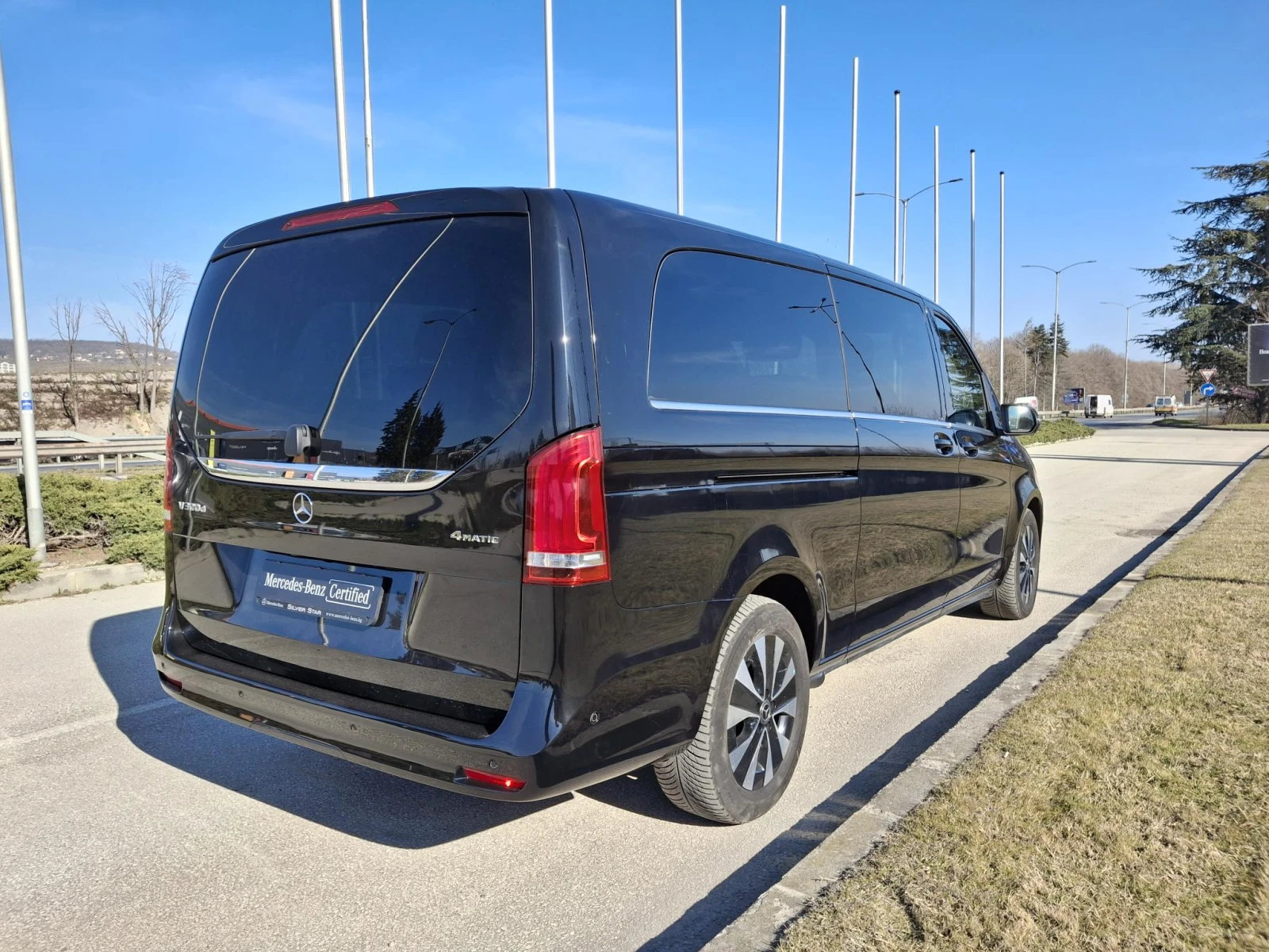 Mercedes-Benz V 300 d 4Matic AVANGARDE Extralang - изображение 4
