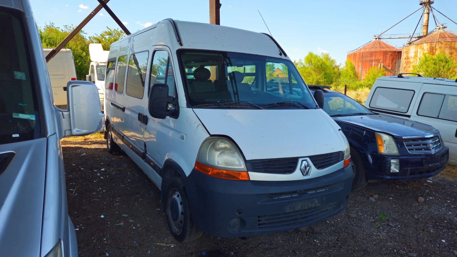 Renault Master 2.5dci/на части, снимка 2 - Бусове и автобуси - 55534006