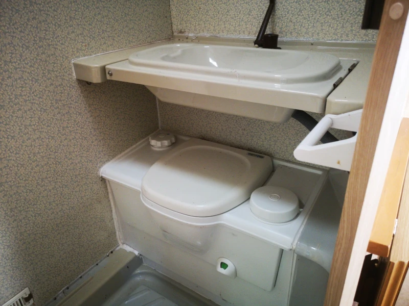 Каравана Eldis pioner, снимка 10 - Каравани и кемпери - 52468748