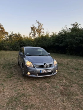 Toyota Corolla verso 2.0 Всички Екстри, снимка 1