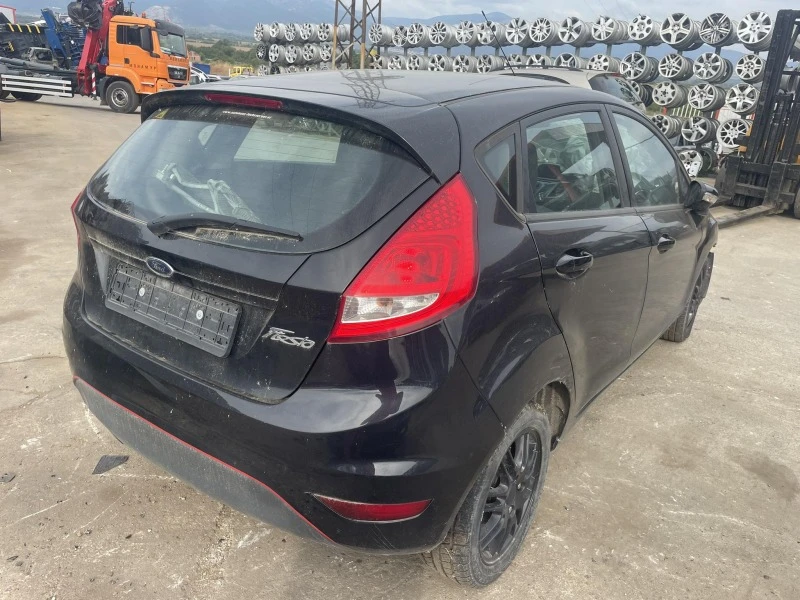 Ford Fiesta 1.4, снимка 2 - Автомобили и джипове - 42322901