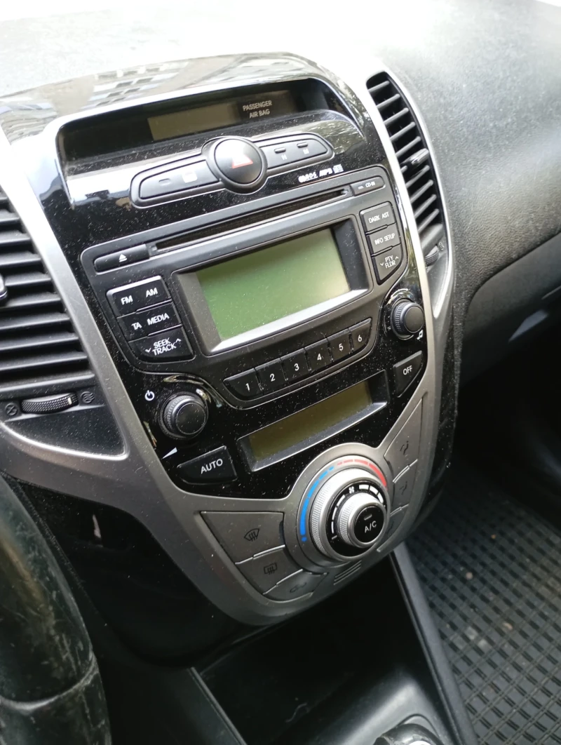 Hyundai Ix20, снимка 8 - Автомобили и джипове - 52353132