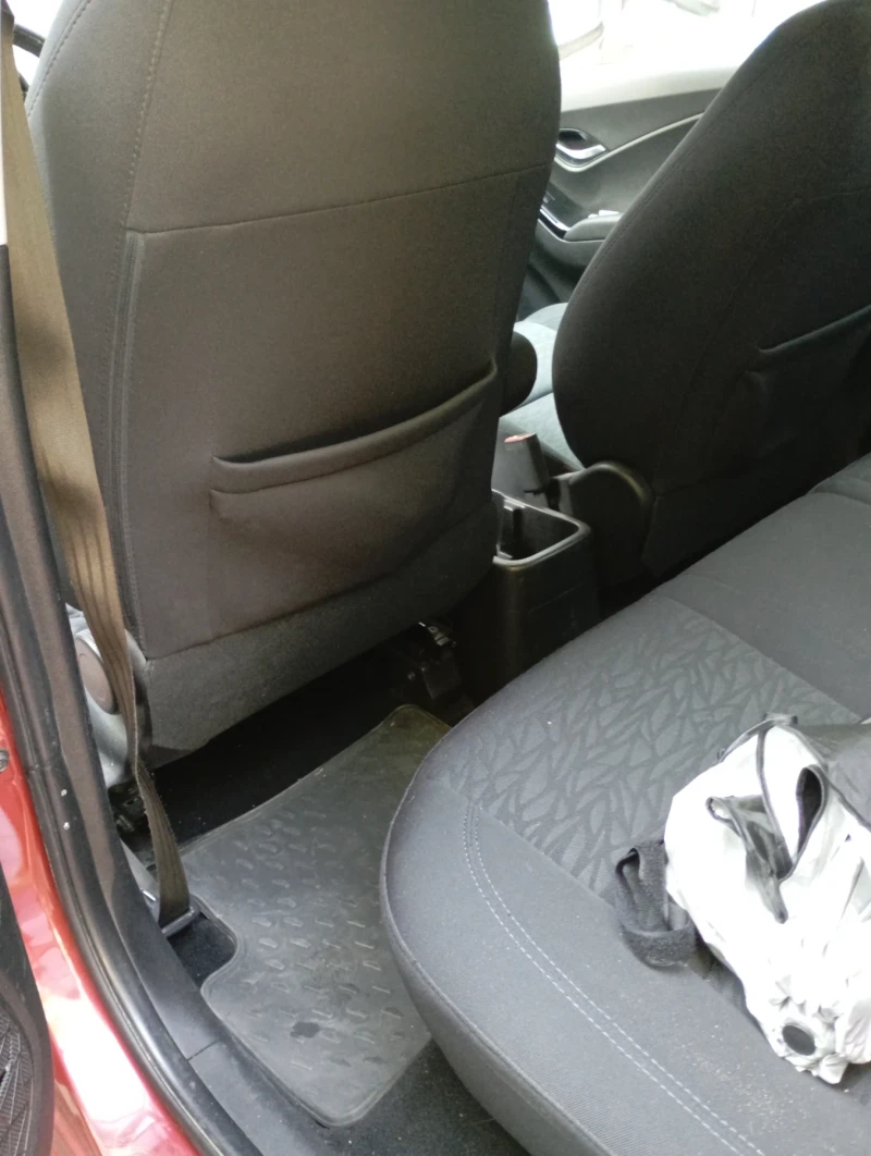 Hyundai Ix20, снимка 11 - Автомобили и джипове - 52353132