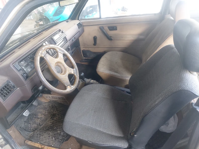 VW Golf 1.6 д, снимка 3 - Автомобили и джипове - 52420769