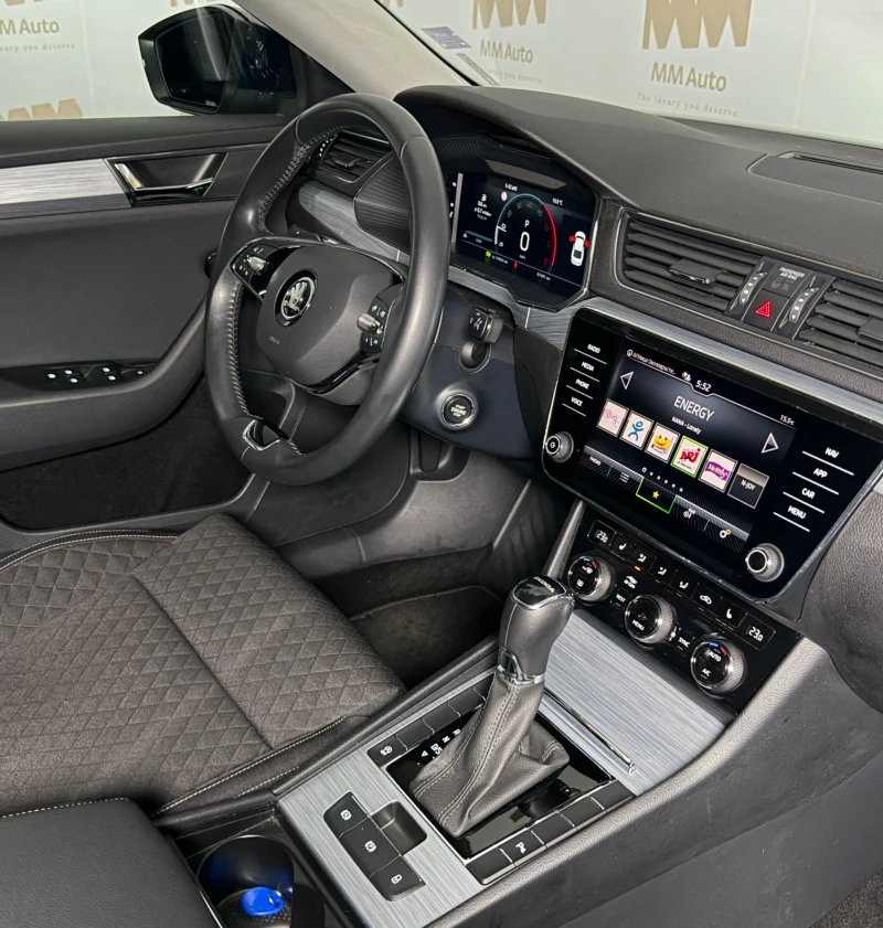 Skoda Superb 2.0 TDI* Facelift* Подгрев* DSG* Асистенти, снимка 9 - Автомобили и джипове - 52558722