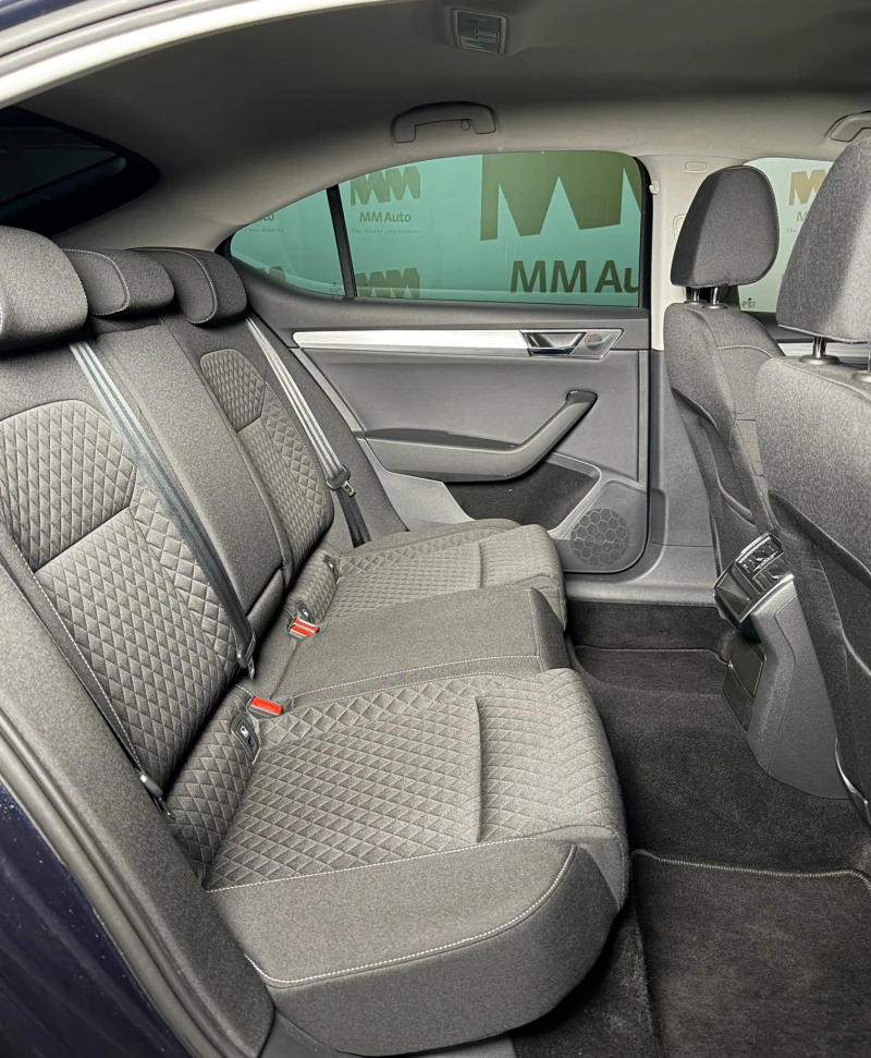 Skoda Superb 2.0 TDI* Facelift* Подгрев* DSG* Асистенти, снимка 12 - Автомобили и джипове - 52558722