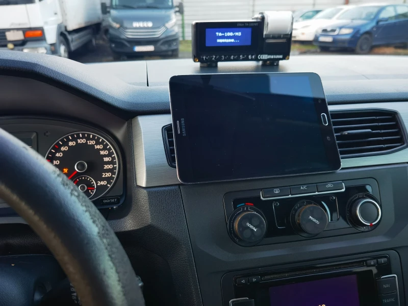 VW Caddy Такси, снимка 3 - Автомобили и джипове - 52659694