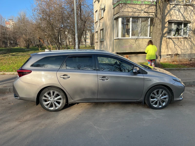 Toyota Auris, снимка 4 - Автомобили и джипове - 52890959