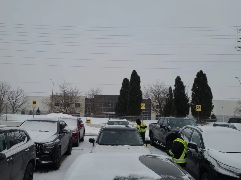 Mercedes-Benz E 400 * CARFAX * БЕЗ ПЪРВОНАЧАЛНА ВНОСКА, снимка 16 - Автомобили и джипове - 53157696