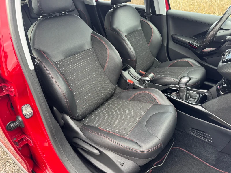 Peugeot 2008 GT LINE 1.2T * CAMERA* NAVI* SERVICE* , снимка 12 - Автомобили и джипове - 53393539