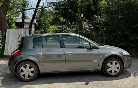 Renault Megane 1.6, снимка 13 - Автомобили и джипове - 54868000