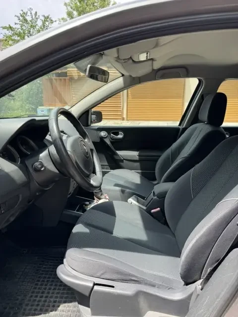 Renault Megane 1.6, снимка 10 - Автомобили и джипове - 54868000