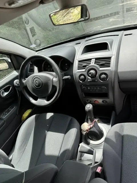 Renault Megane 1.6, снимка 8 - Автомобили и джипове - 54868000