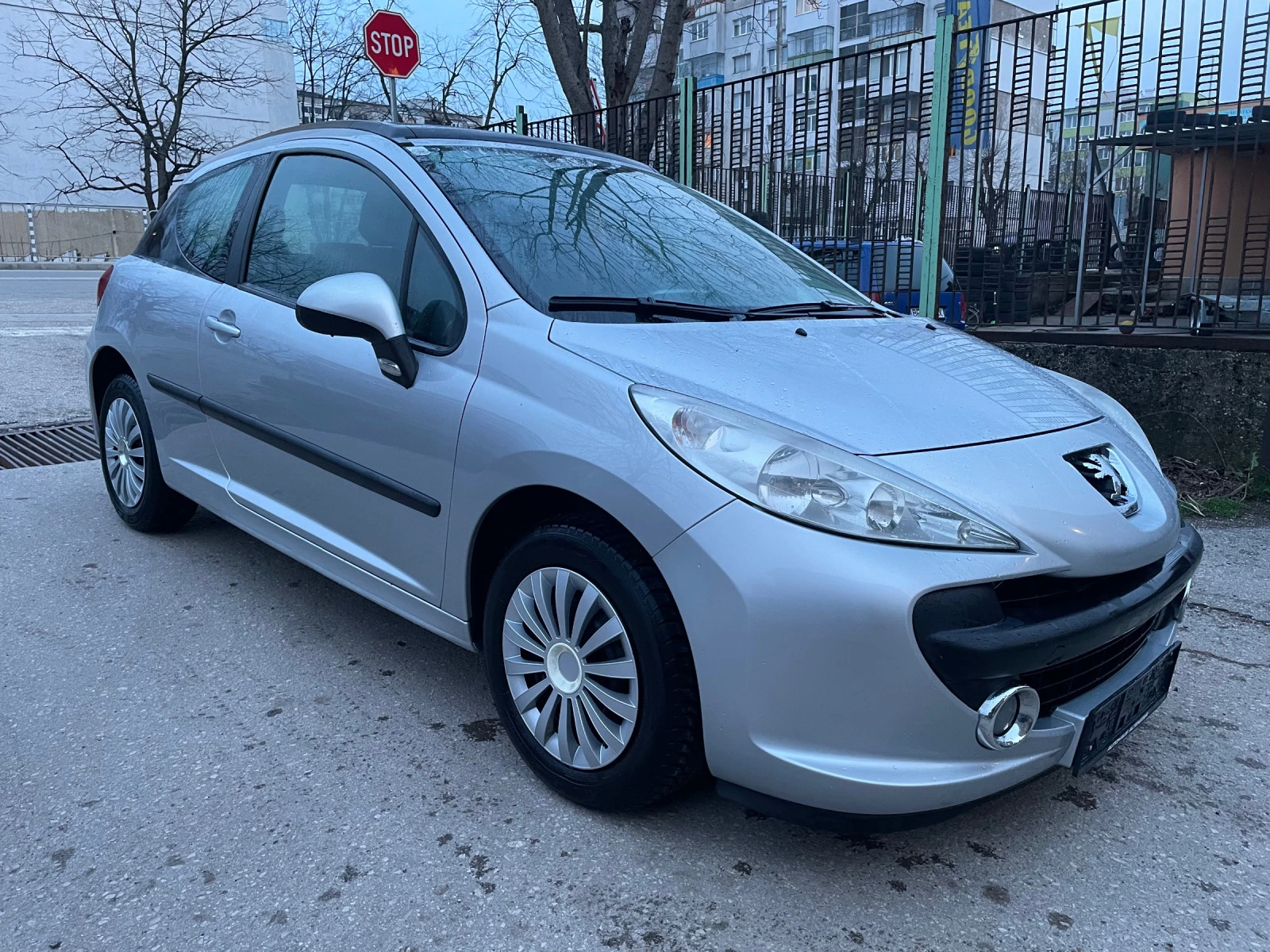 Peugeot 207 1.4 BENZIN/KLIMA/PANORAMA - изображение 3