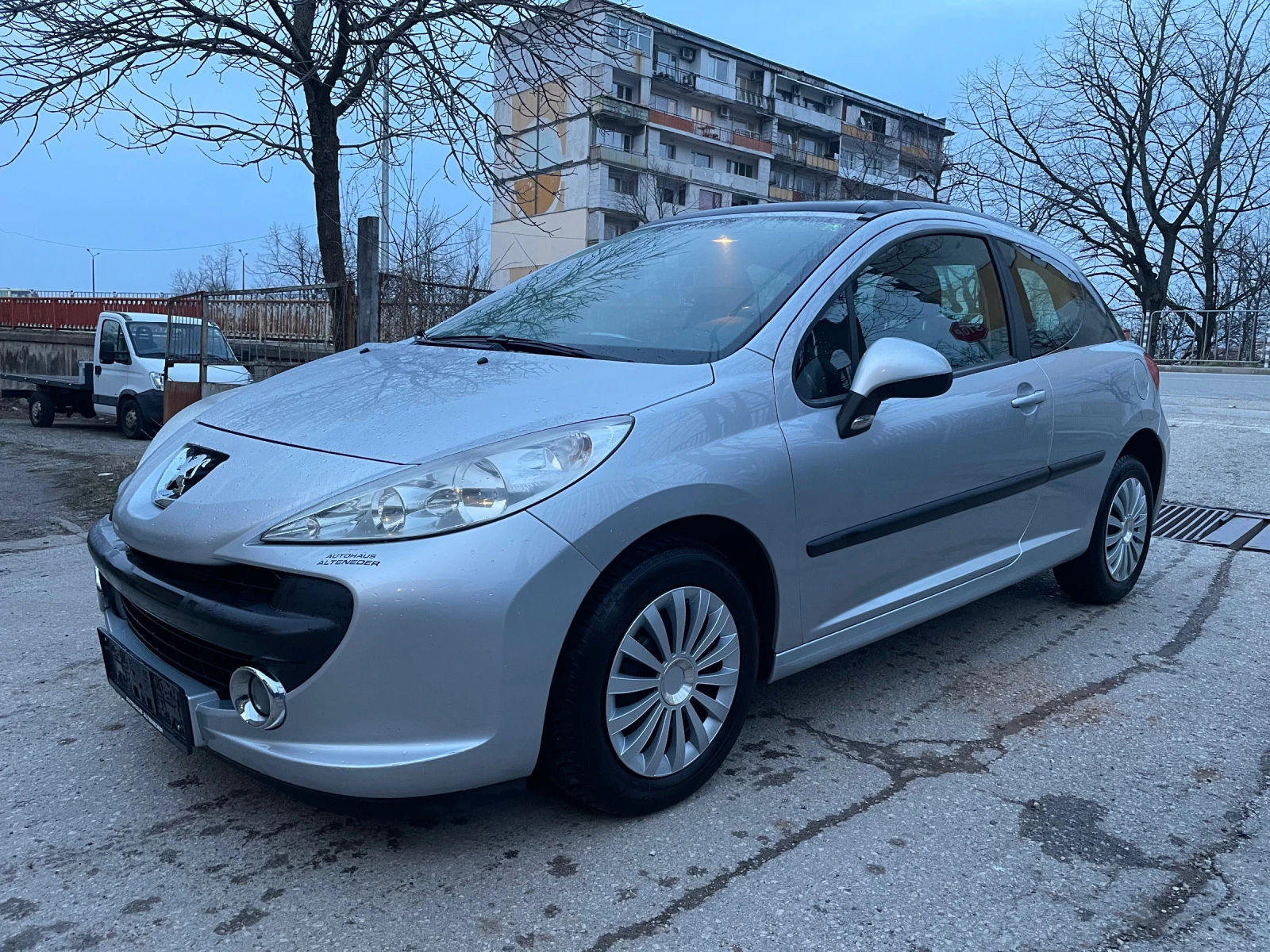 Peugeot 207 1.4 BENZIN/KLIMA/PANORAMA - изображение 2