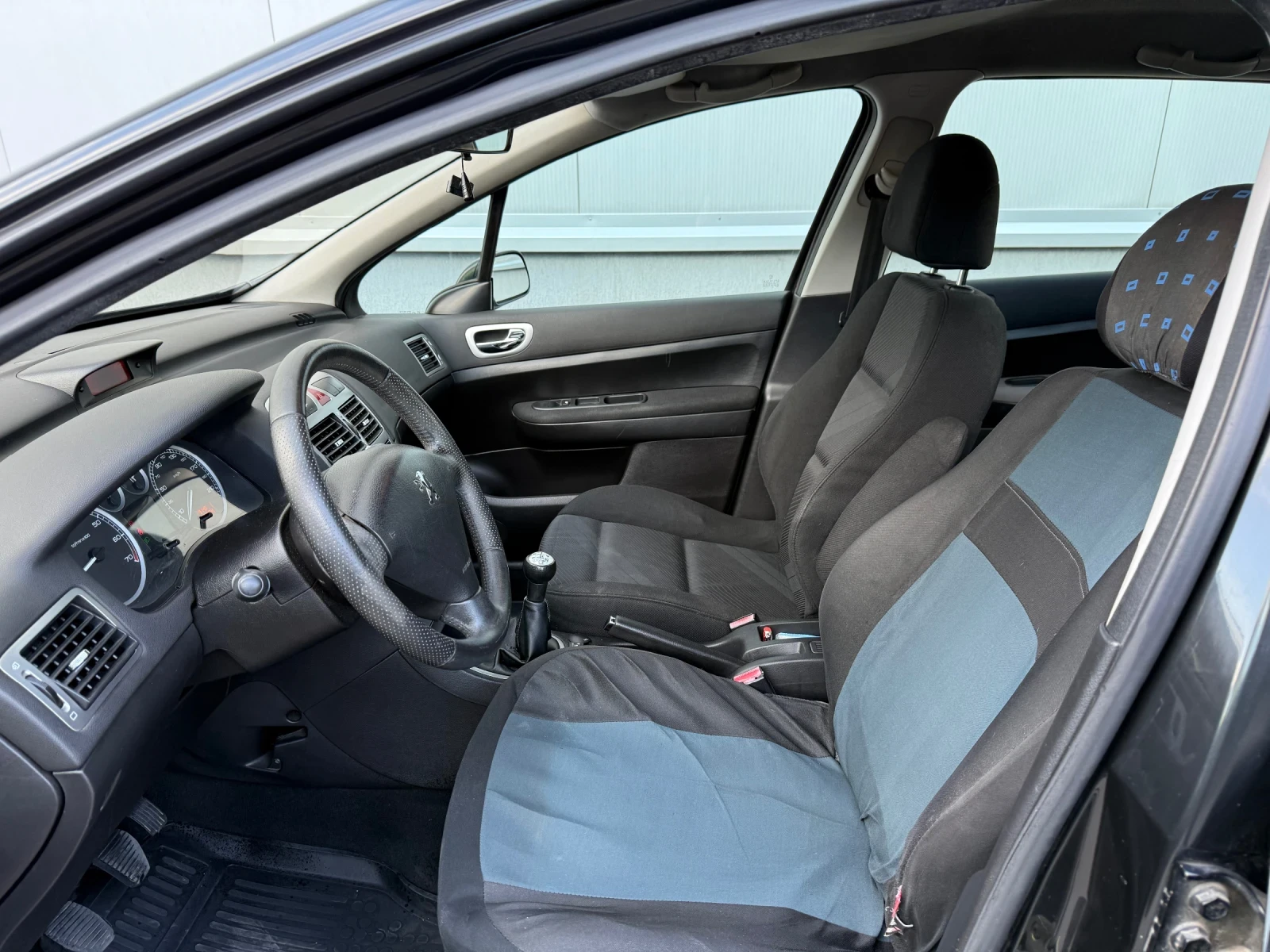 Peugeot 307 1.6 Бензин-Газ перфектен автомобил - изображение 8