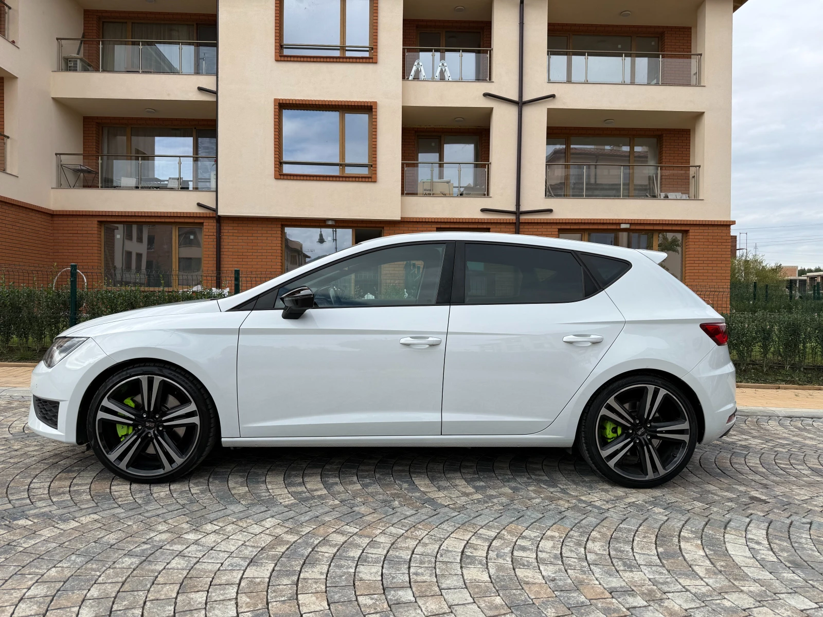 Seat Leon Cupra 2.0 - изображение 2