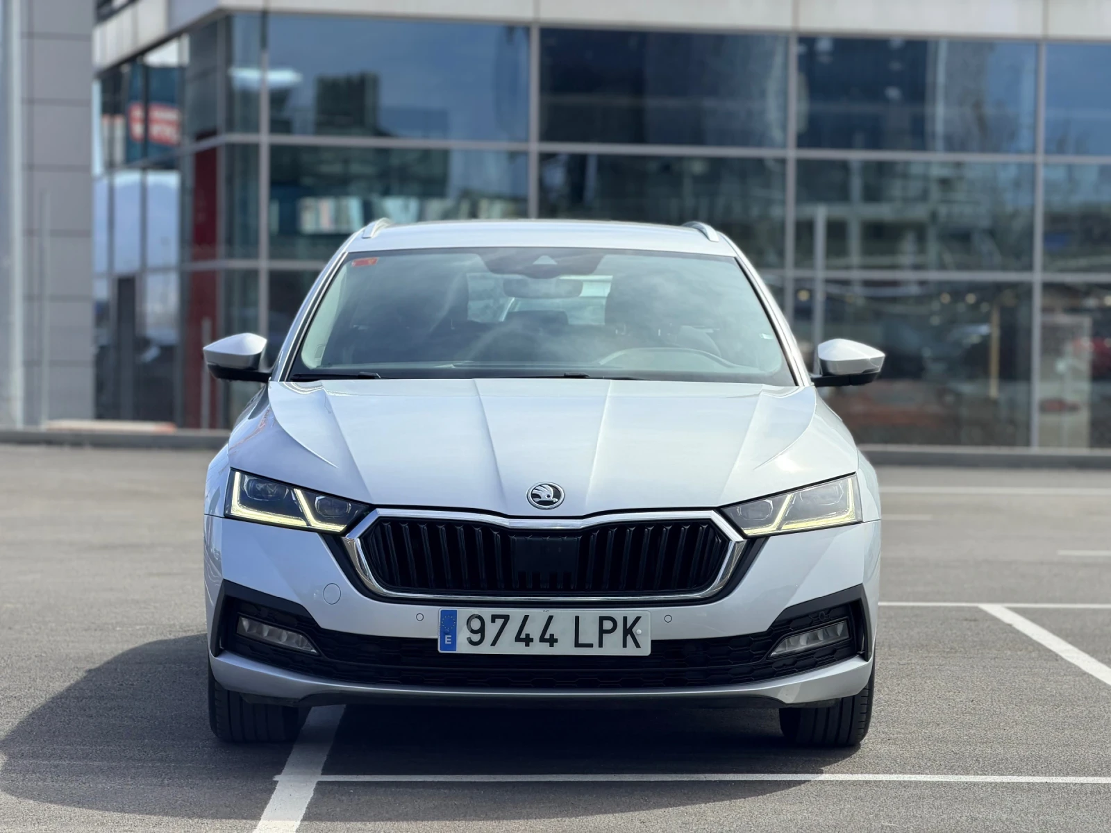 Skoda Octavia 2.0TDi-Лизинг през Уникредит , снимка 2 - Автомобили и джипове - 53780423