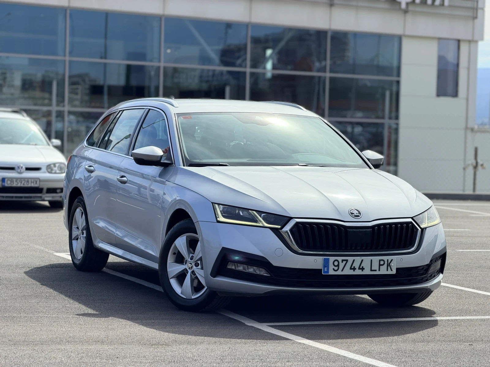 Skoda Octavia 2.0TDi-Лизинг през Уникредит , снимка 3 - Автомобили и джипове - 53780423